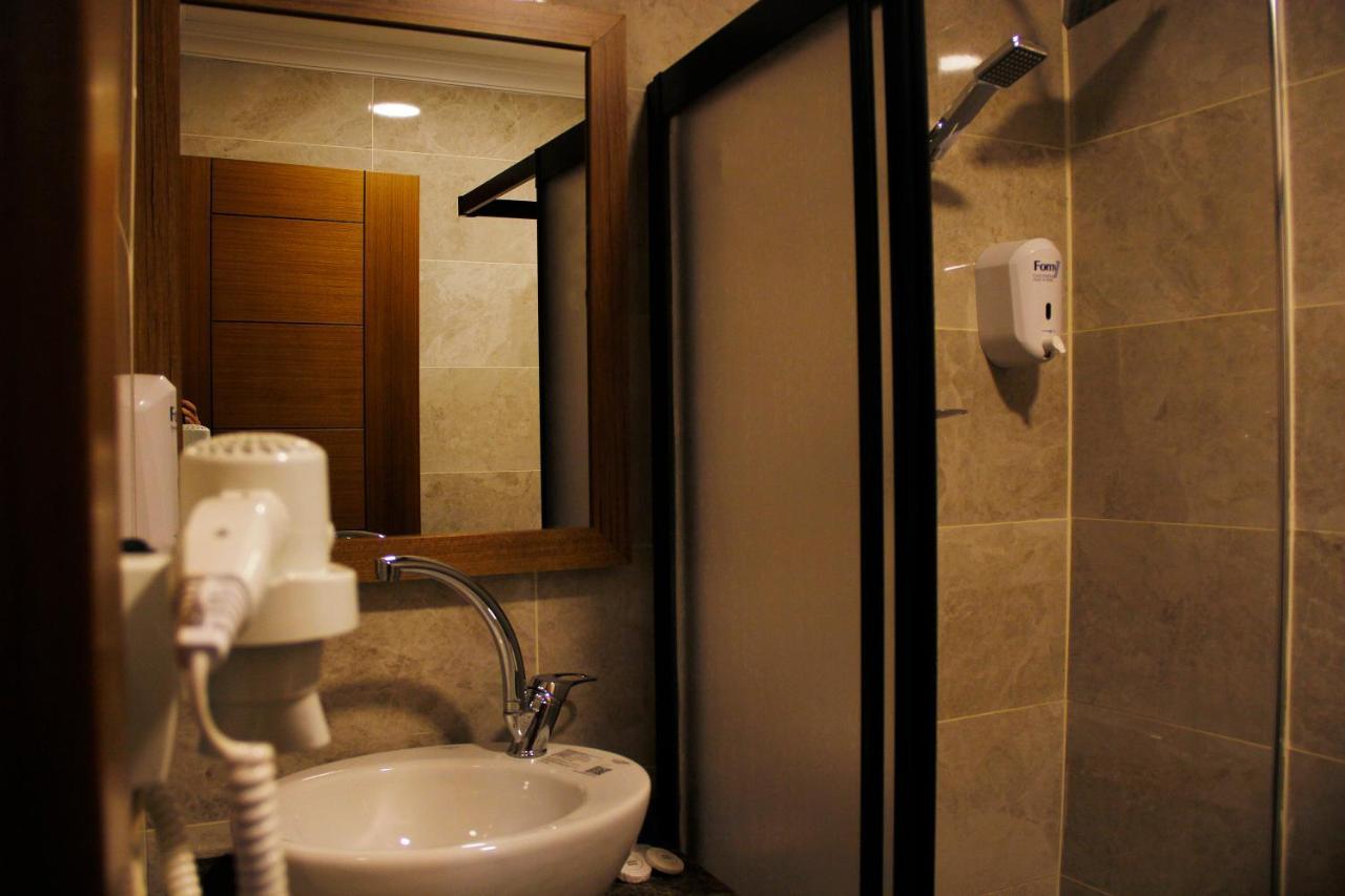 Gross Hotel Istanbul Bagian luar foto